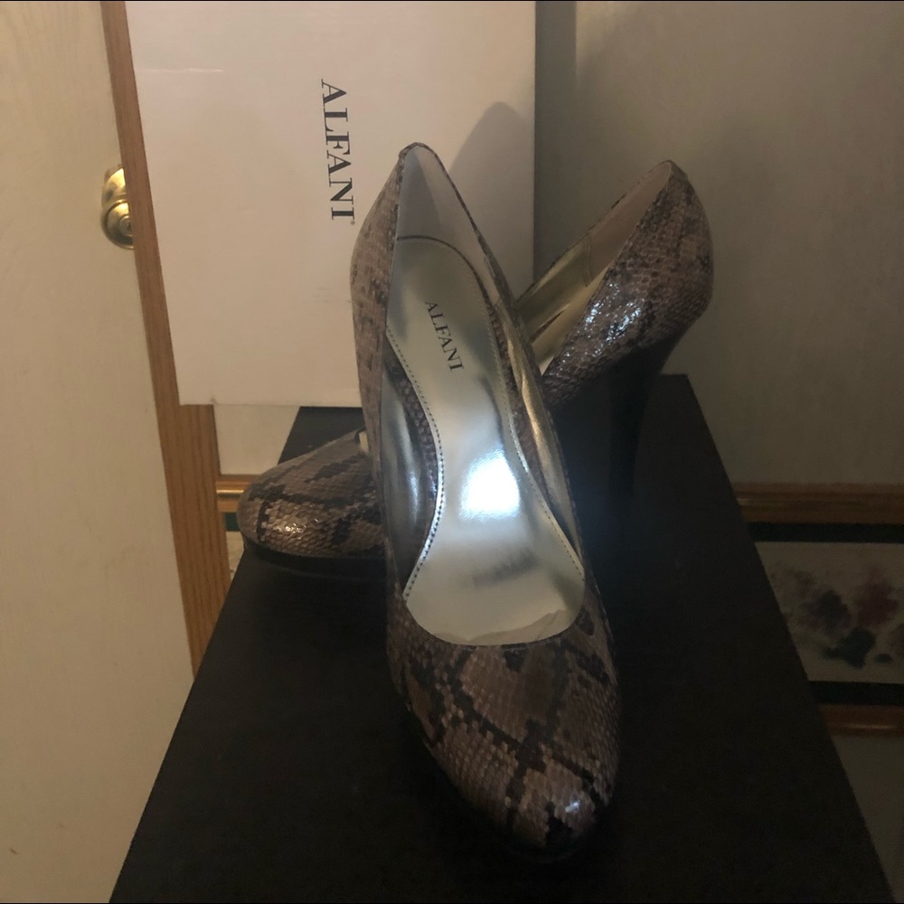 Women’s shoes
